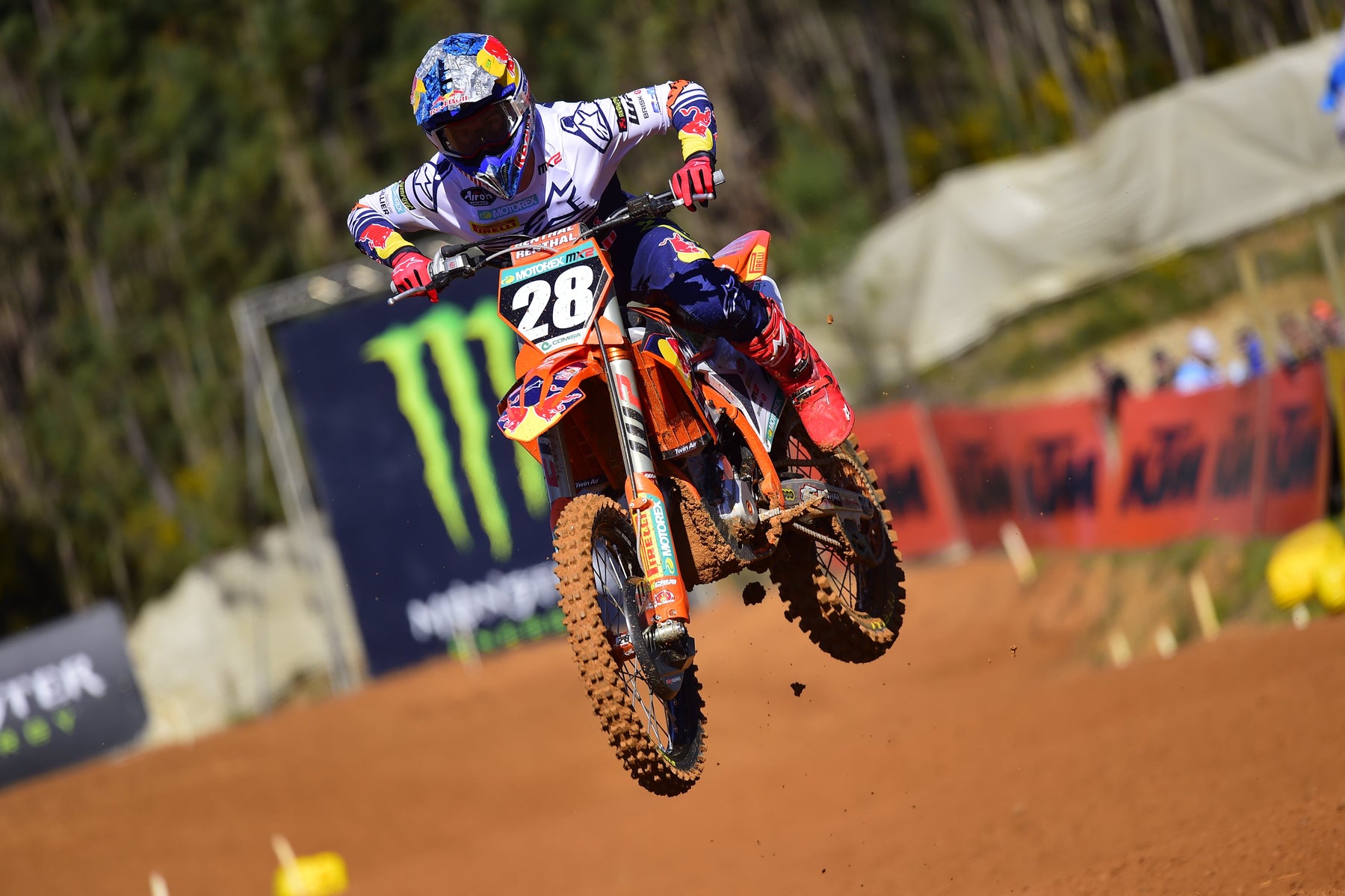 TOM VIALLE AND JAGO GEERTS WIN MX2 MOTOS IN AGUEDA, PORTUGAL DOUBLE PODIUM FOR ALPINESTARS
