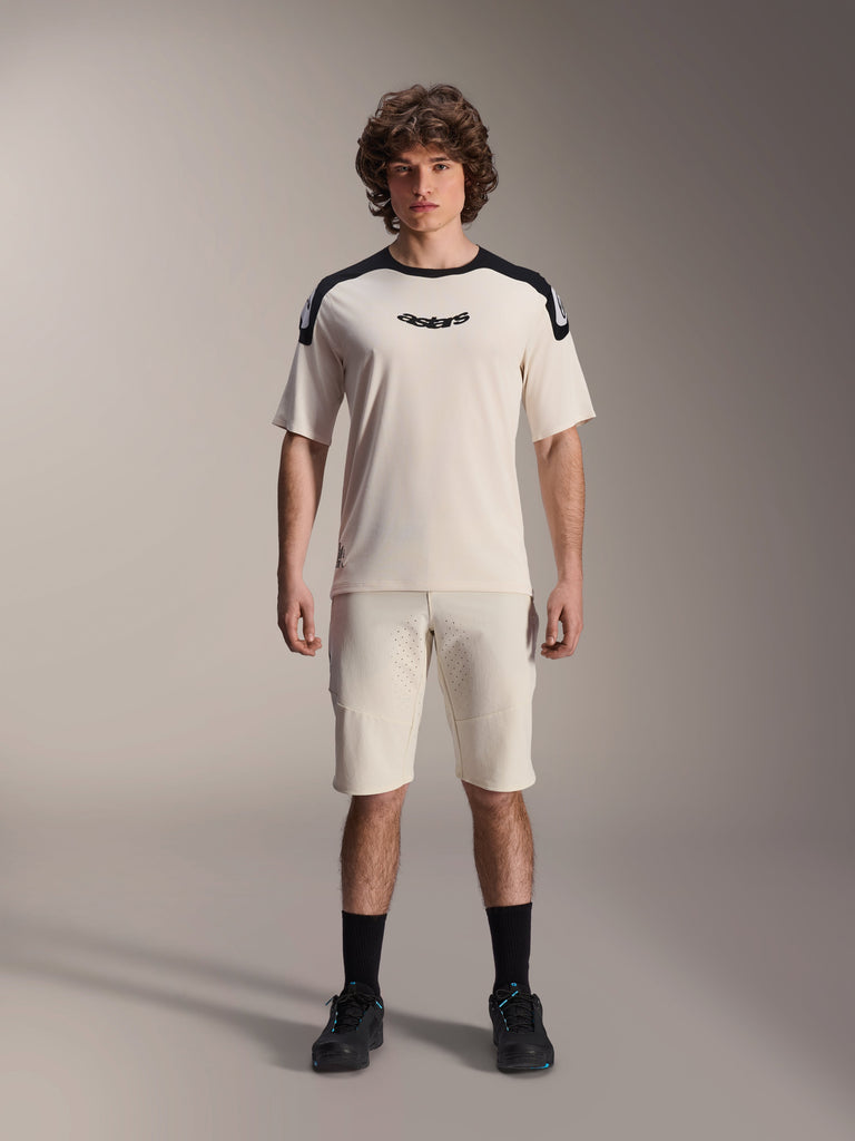 Alpinestars A-Aria Elite Shorts, Mountain Bike Shorts, Ecru, worn with matching short-sleeve jersey with black shoulder panels and logo, casual sporty look with front perforations, performance MTB apparel