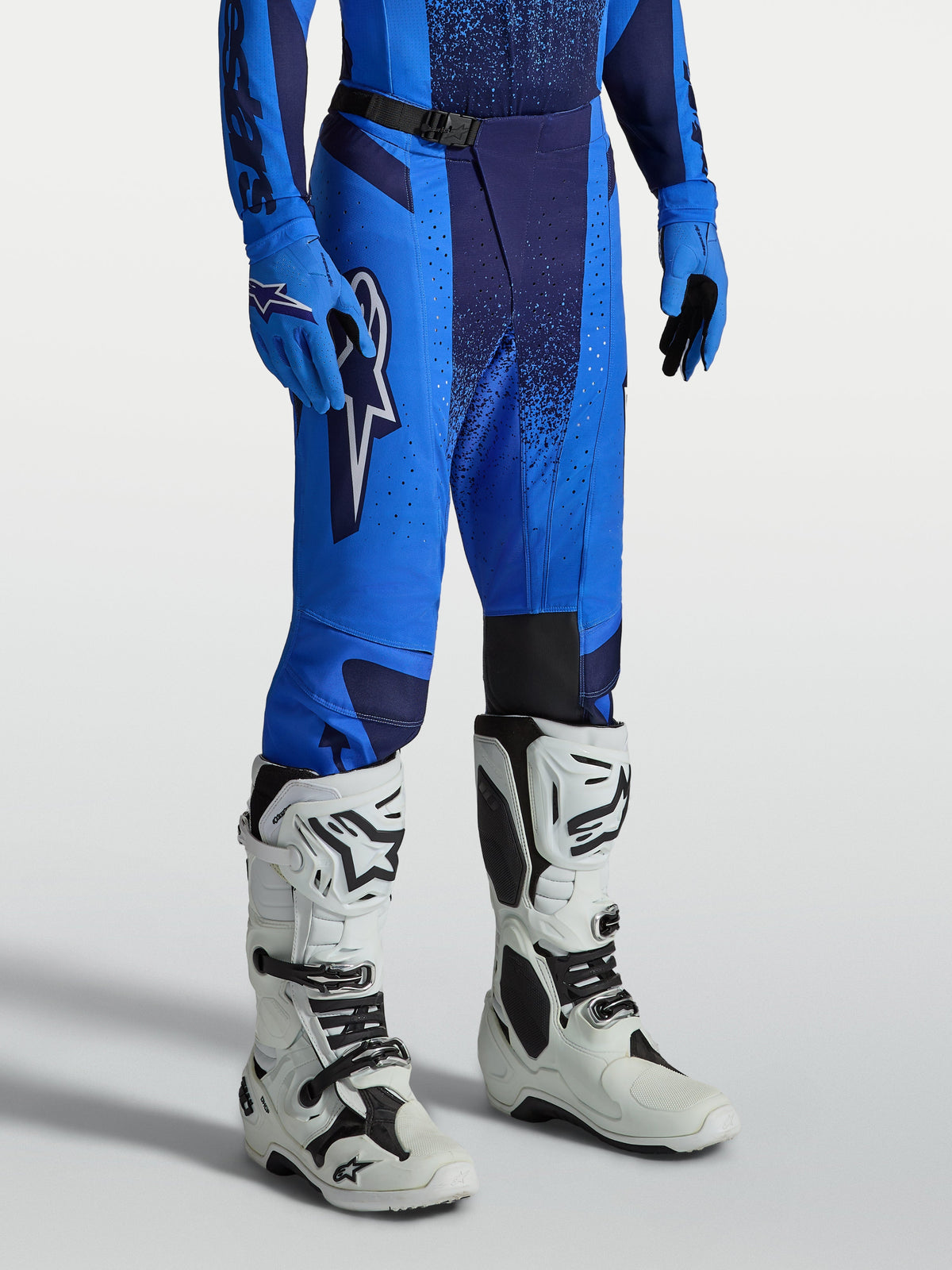 Alpinestars Techstar Swan Pants, men's motocross gear in blue and navy, featuring reinforced 600D polyfabric construction.